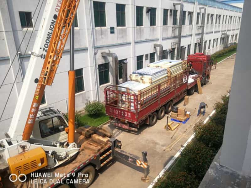 工地設備卸（xiè）車（chē）中